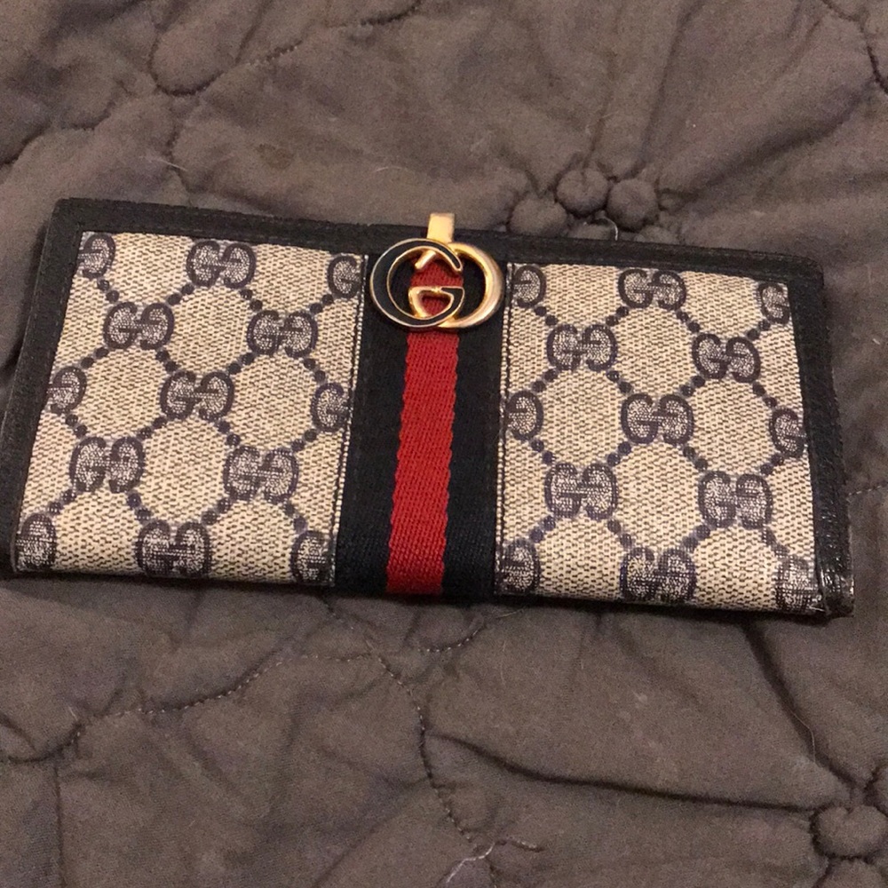 AUTHENTIC VINTAGE GUCCI WALLET